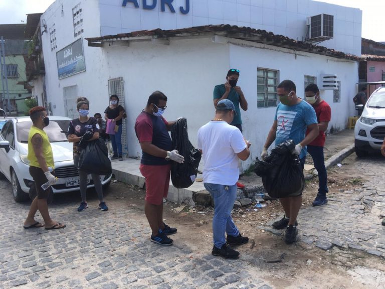 Clube das Pás entrega o primeiro lote de máscaras de tecido