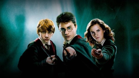Em homenagem aos 23 anos de Harry Potter, linguistas listam os idiomas mágicos da série