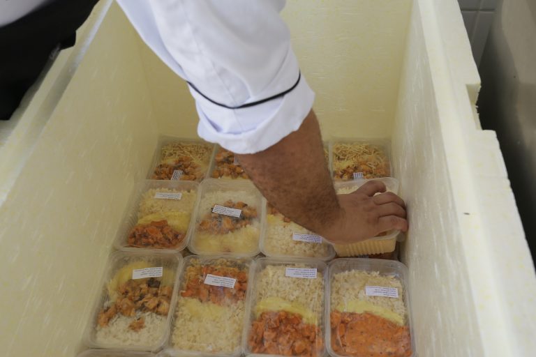 Banco de Alimentos do Sesc recebe a doação de quase 27 mil marmitas