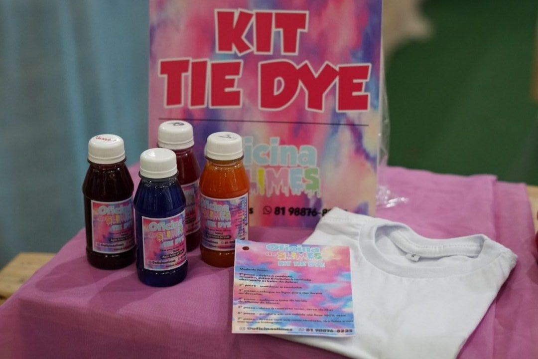 Kits para fazer camisetas tie dye em casa são tendência do momento