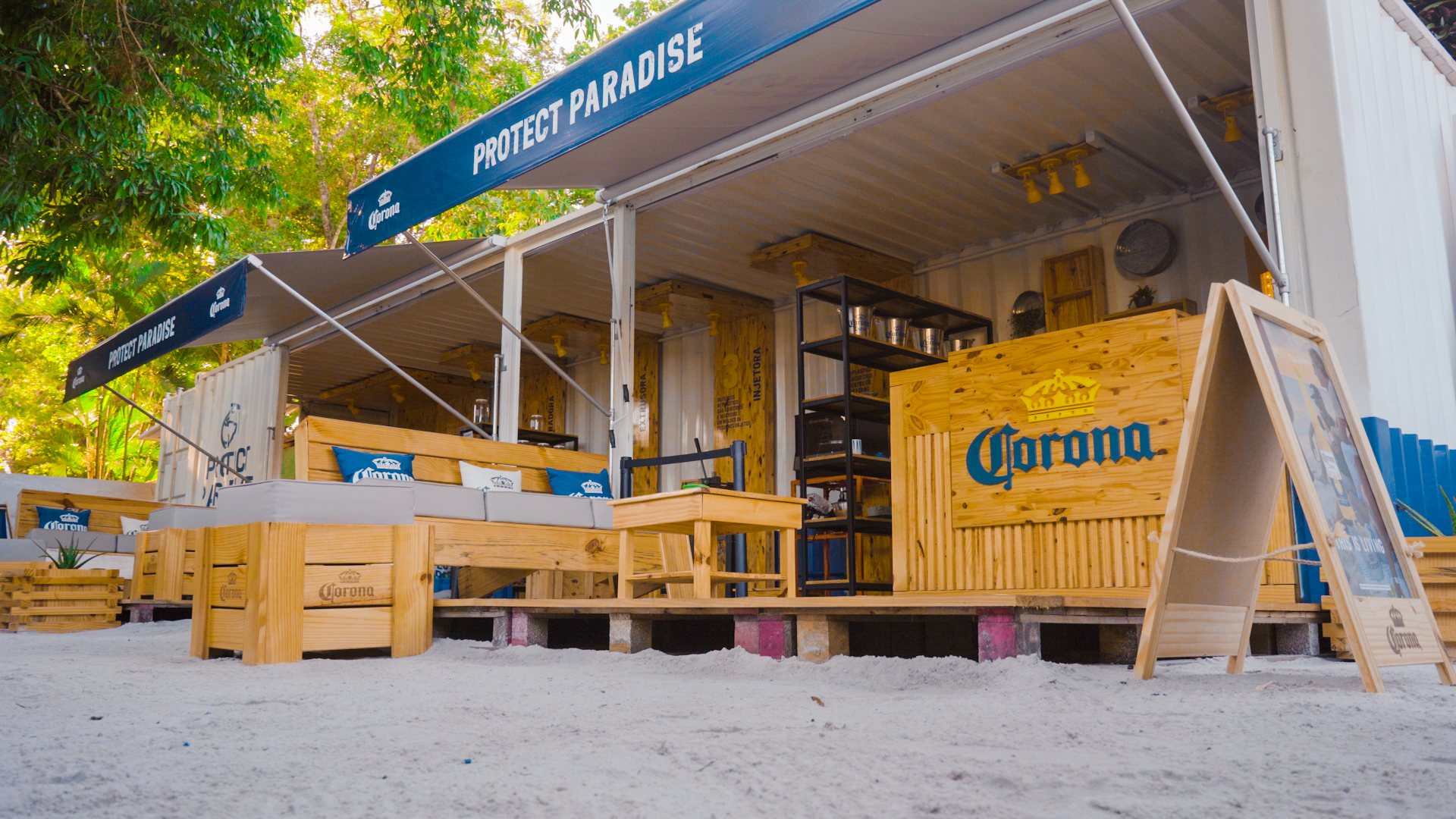 Cerveja Corona instala ponto de coleta de plástico para reciclagem em Noronha
