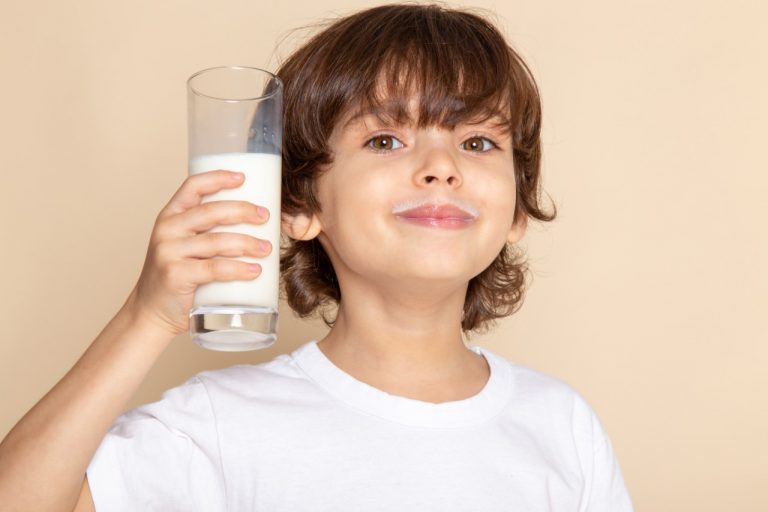 Maranguape Laticínios explica os benefícios do consumo do leite na infância