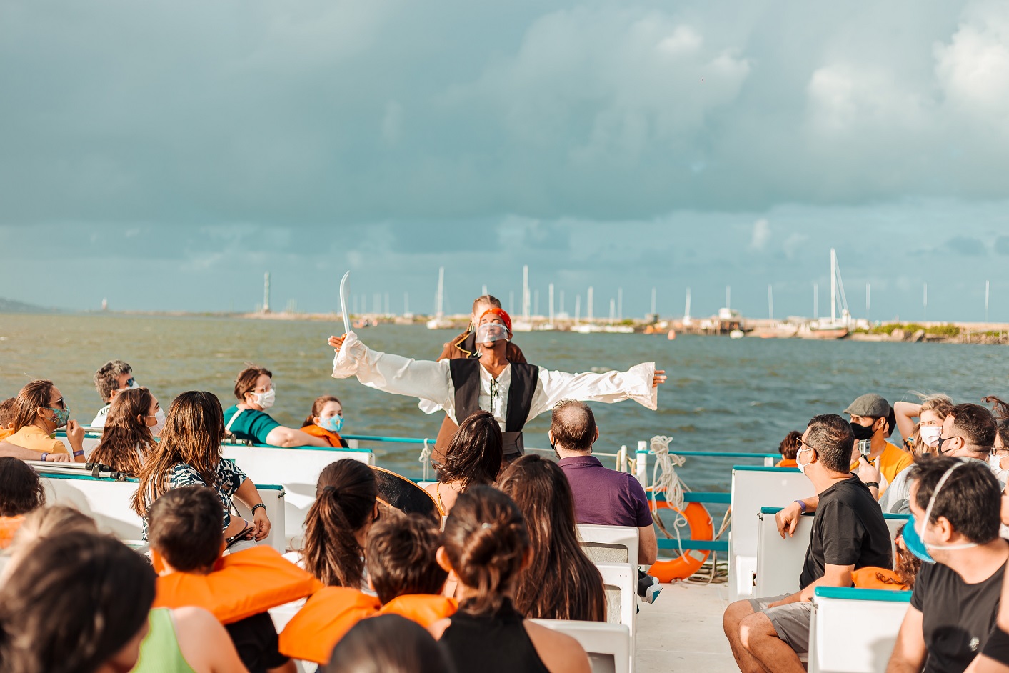 Catamaran Tours realiza passeios temáticos nas férias de julho