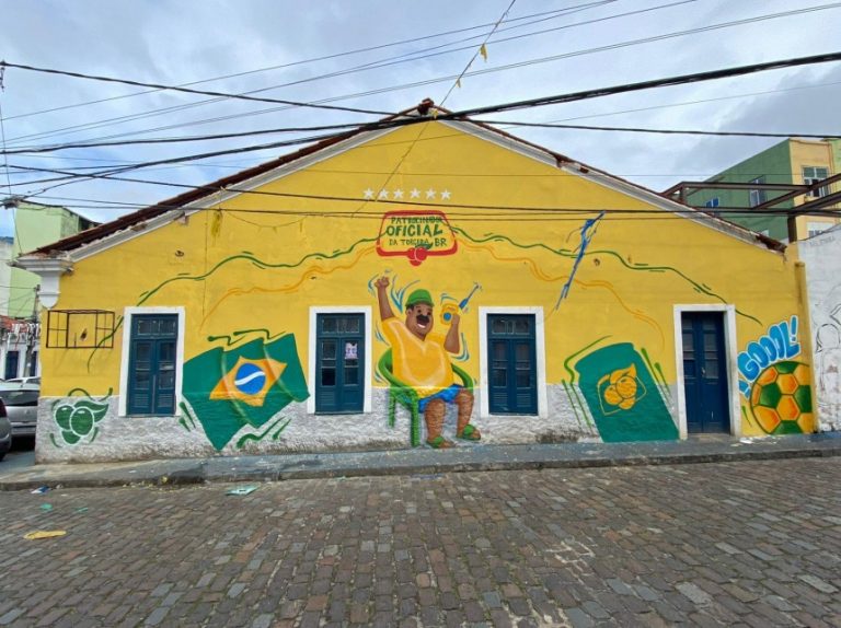 Guaraná Antarctica fortalece torcida brasileira e patrocina muros pintados no Recife