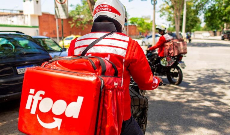iFood capacita entregadores do Recife para condução segura no trânsito