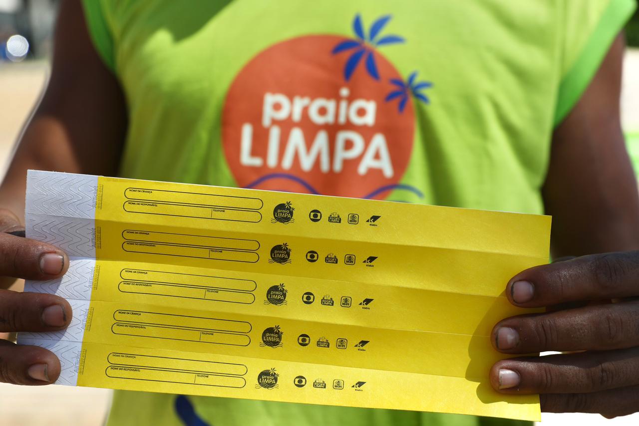 Projeto Praia Limpa leva conscientização ambiental para os frequentadores da orla do Recife