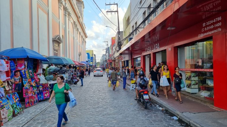 Comércio do Centro do Recife abrirá normal e shoppings funcionarão em horário especial