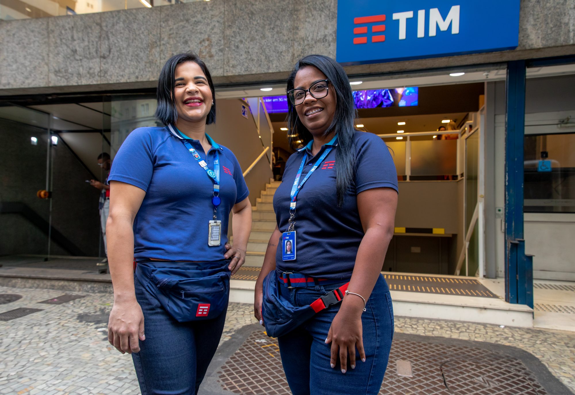 Lojas da TIM em todo o Brasil são pontos de conexão para mulheres em situação de risco