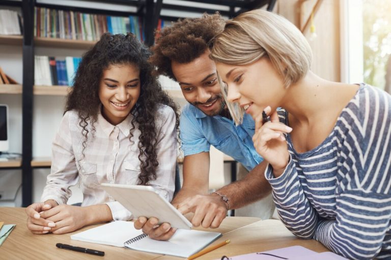 A busca pela melhor formação: a escolha da faculdade que transforma sonhos em realidade