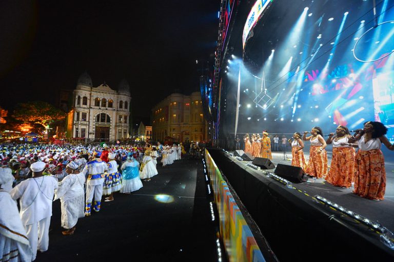 Ritmos e Tradições Marcam a Abertura do Carnaval do Recife no Marco Zero