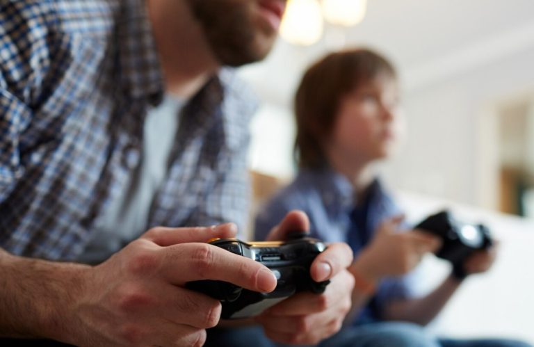 Dentro do limite saudável, jogos eletrônicos fazem bem à saúde mental e cognitiva 