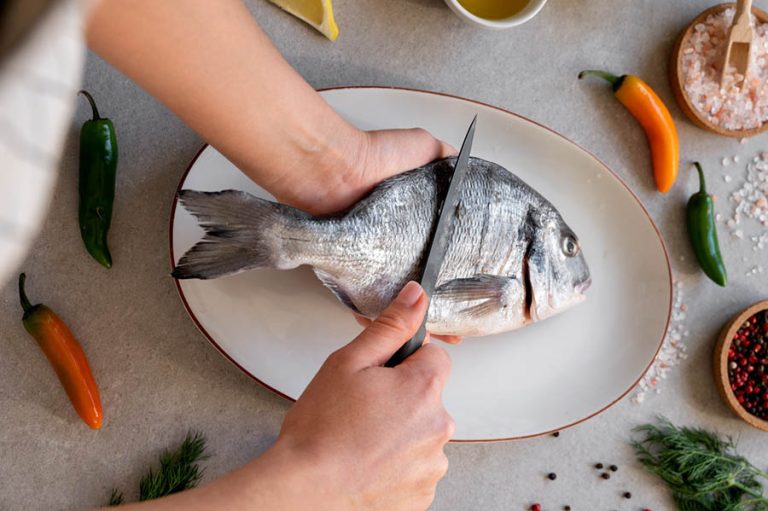 Semana Santa: como manter a segurança alimentar no armazenamento e preparo de peixes e frutos do mar