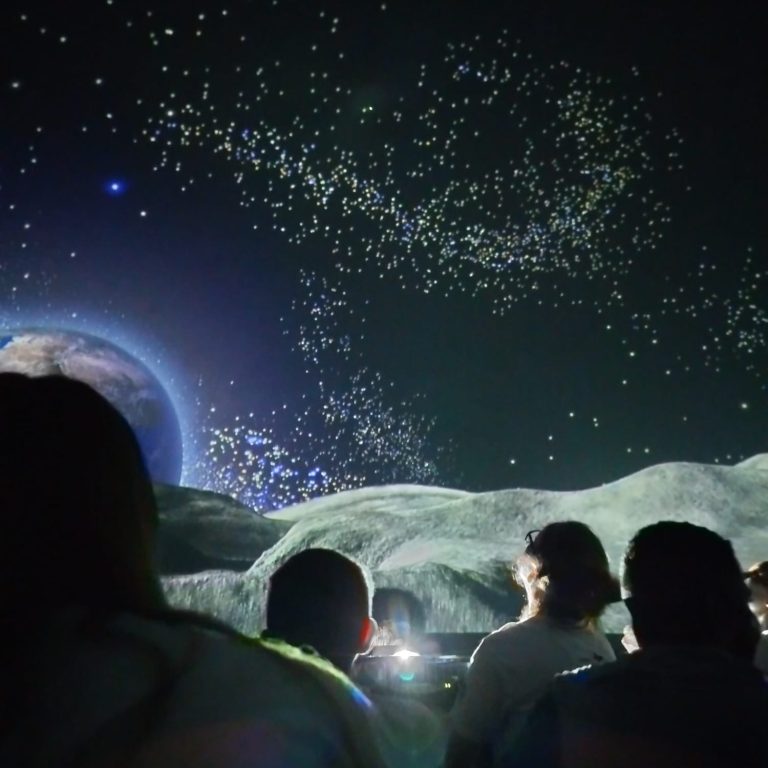 Shopping Carpina oferece experiência imersiva entre planetas, estrelas e galáxias
