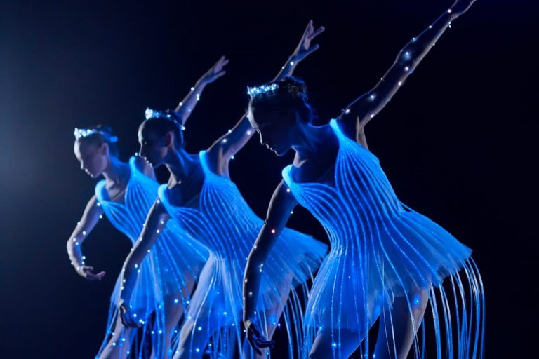 Espetáculo com ballet e luzes revisita o clássico A Bela Adormecida no Teatro RioMar Recife