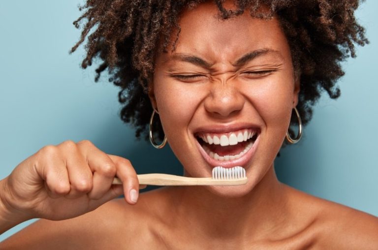 Brancorexia: quando o desejo por dentes brancos vira um problema de saúde