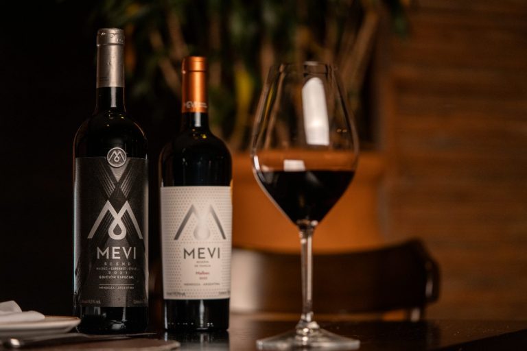 Pobre Juan celebra a arte da harmonização com carta de vinhos internacional