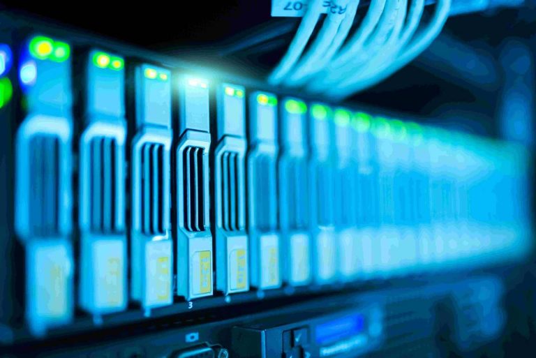 Data centers: crescimento da IA pressiona setor elétrico e atrai investimentos em renováveis