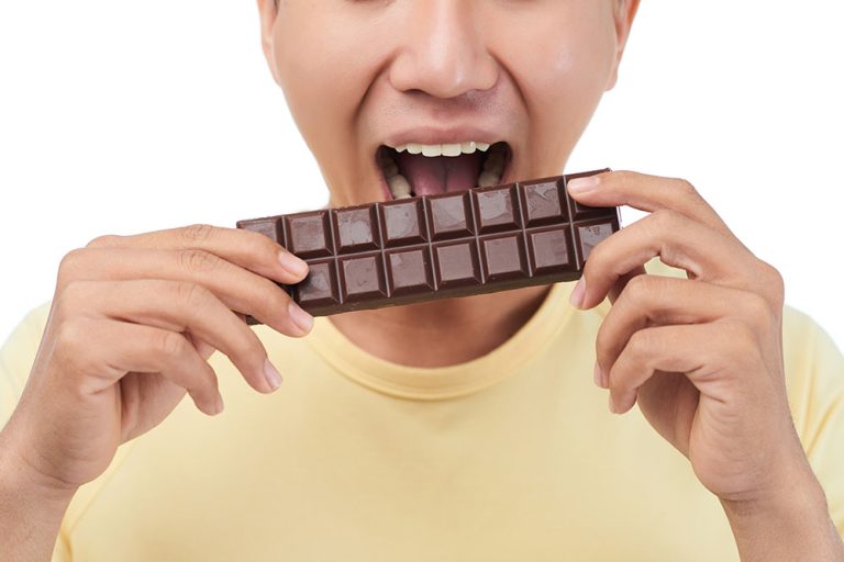 “Sabor chocolate” não é chocolate: especialista explica a diferença e se há impactos para a saúde
