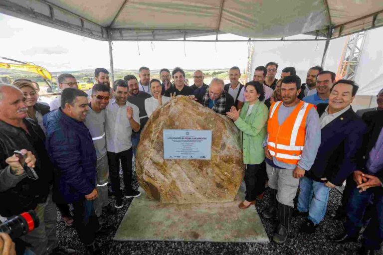Pedra fundamental do Complexo Solar Colinas, parceria da Compesa com a Kroma e Elétron, é lançada em Garanhuns
