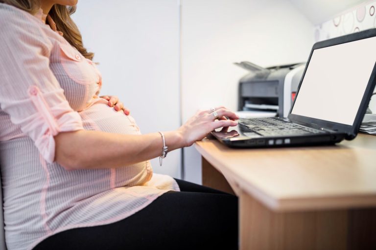 Maternidade e carreira: um encontro possível com acolhimento e respeito