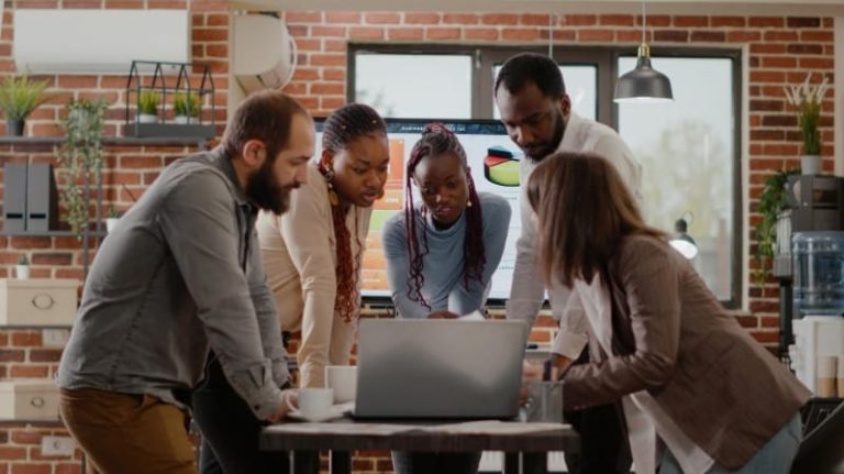 Conectando equipes na era digital – A arte de comunicar sem perder a essência humana