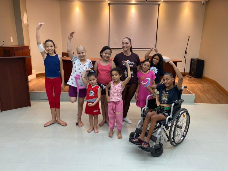 Espetáculo inclusivo reúne crianças em tratamento contra o câncer em emocionante apresentação de “O Quebra-Nozes