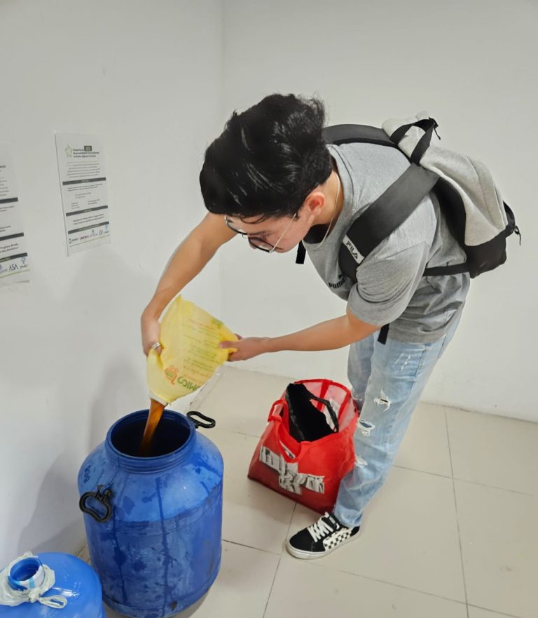 Projeto de reciclagem de óleo de cozinha ajuda a prevenir alagamentos e estimula hábitos sustentáveis na capital pernambucana