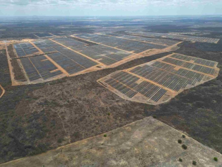 Com investimento de R$ 800 milhões, Complexo Solar Arapuá avança para fase de testes