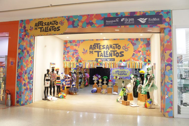 Camisetas de Pitombeira, Homem da Meia-Noite e Amantes de Glória estão à venda na Loja Artesanato de Talentos no RioMar