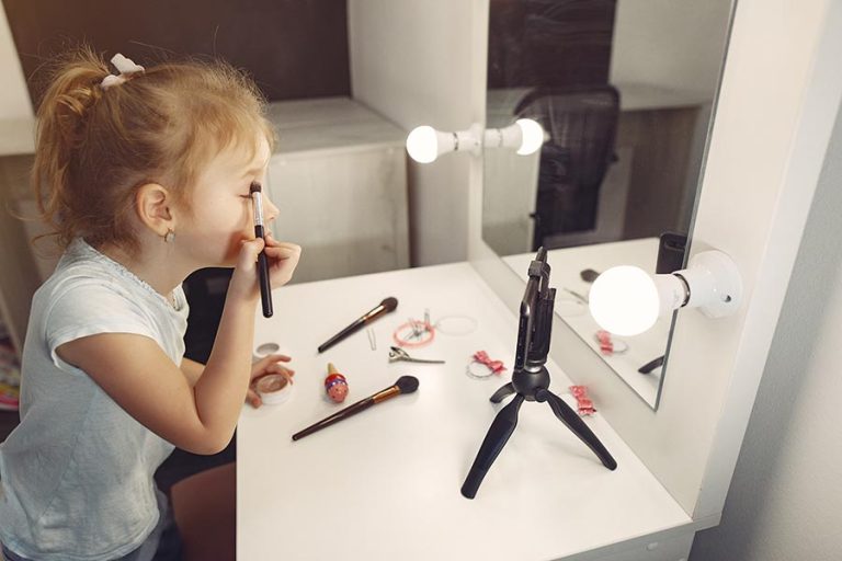 Maquiagem para crianças: como evitar reações alérgicas e proteger a pele infantil
