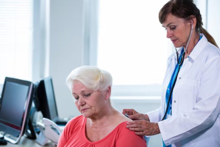 Diagnóstico de câncer na terceira idade: estratégias para cuidar do corpo e da mente