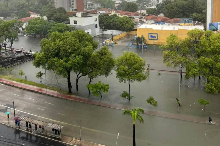 Chuvas acendem alerta para doenças invisíveis nos alagamentos