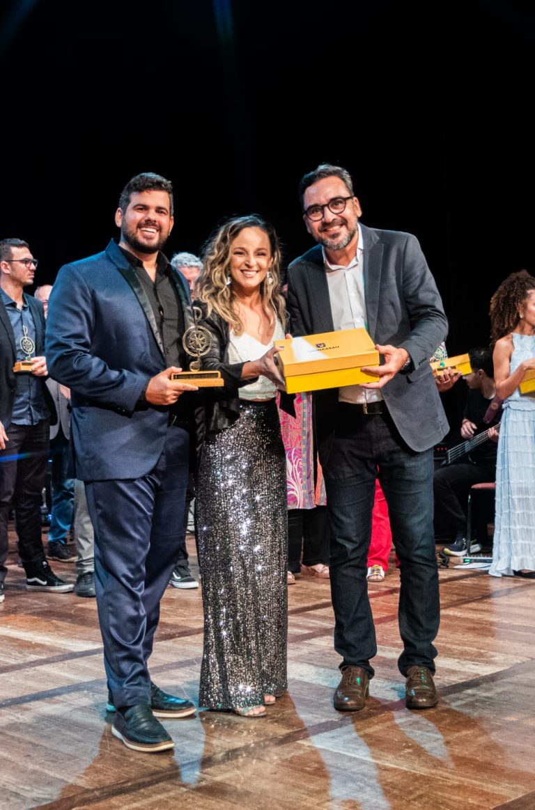 A força feminina que faz a história do forró”: Andrezza Formiga conquista o Prêmio da Música de Pernambuco