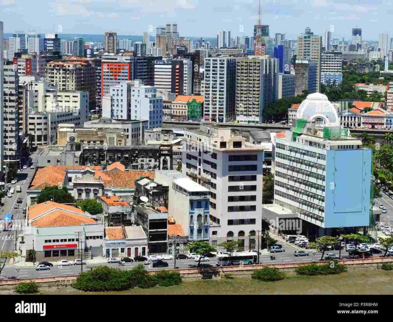 Habitação social acessível e edifícios vazios no centro: o caso do Bairro de Santo Antônio, Recife