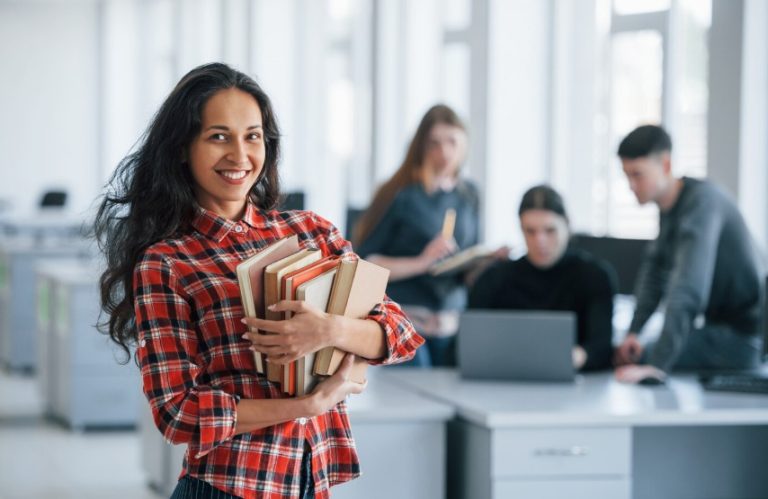 Dia do Estagiário comemorado amanhã com palestra gratuita