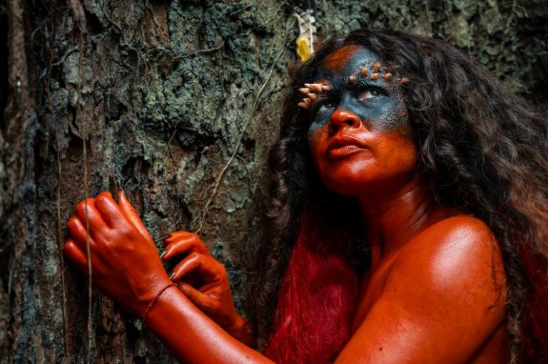 KAMYTÁ: Arte indígena e emergência climática em nova exposição na Christal Galeria