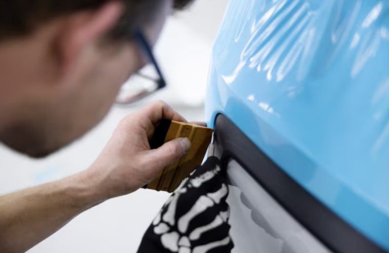 Adesivo eleitoral no carro pode fazer perder o seguro? 