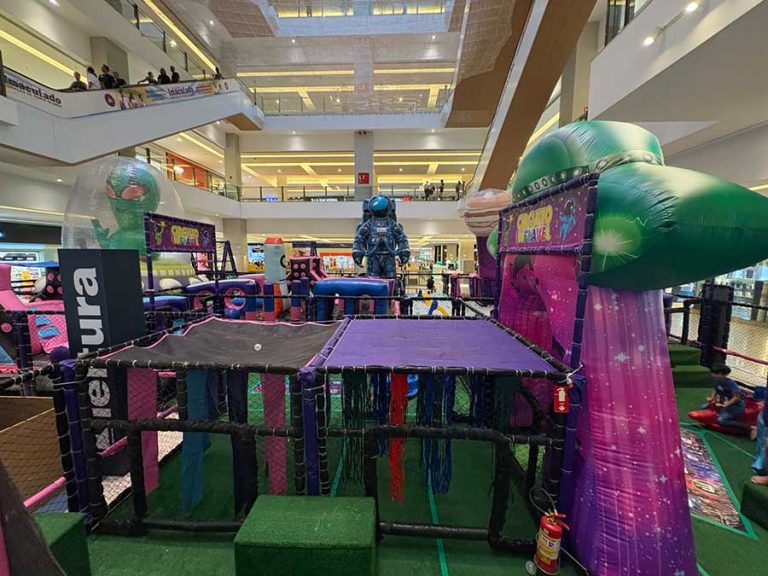 Universo Divertido chega ao Shopping Patteo Olinda com parque inflável inspirado no espaço sideral