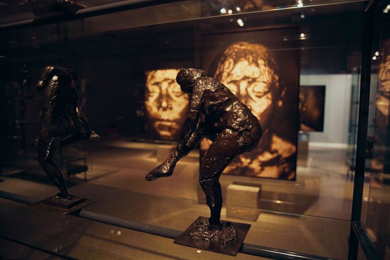 Instituto Ricardo Brennand promove oficina de modelagem em argila com visita à exposição Degas/Borges